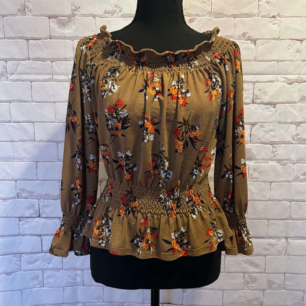 Medium lavish blouse with floral print